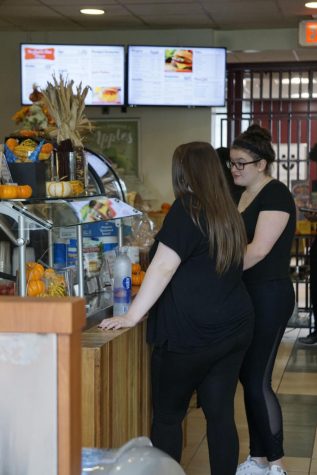 Changes in meal plan for freshmen, off-campus eateries