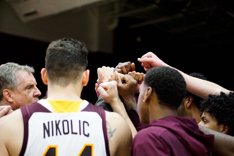 Iona+huddles+up+during+a+timeout+in+its+season+opener+against+Albany+on+Nov.+9.