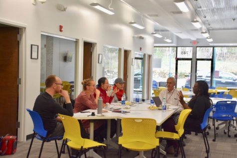 Lunch & Learn event discusses trends in healthcare, how professors can prepare students for future careers