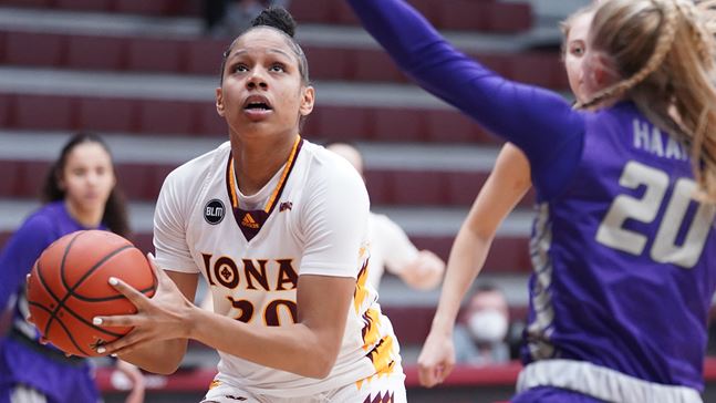 Athias recorded a double-double in 3 of her first 6 games for the Gaels in 2021.  
