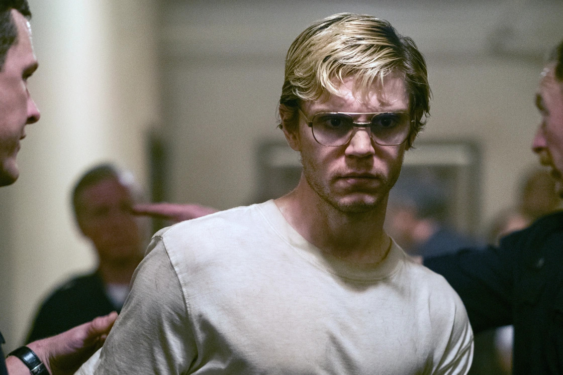 Эван вуччи. Evan Peters Jeffrey Dahmer.