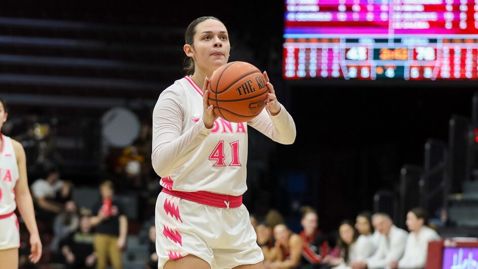 Photo+courtesy+of+Ionagaels.com.+Fajardos+1%2C008+points+are+good+for+a+top-30+spot+on+Ionas+all-time+WBB+scoring+list.