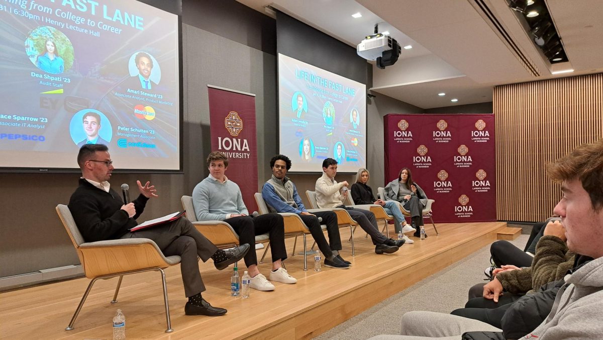 Assistant+Director+of+Student+%26+Alumni+Engagement+at+the+LaPenta+School+of+Business%2C+Kyle+Byrne+moderates+a+panel+of+Iona+alumni.