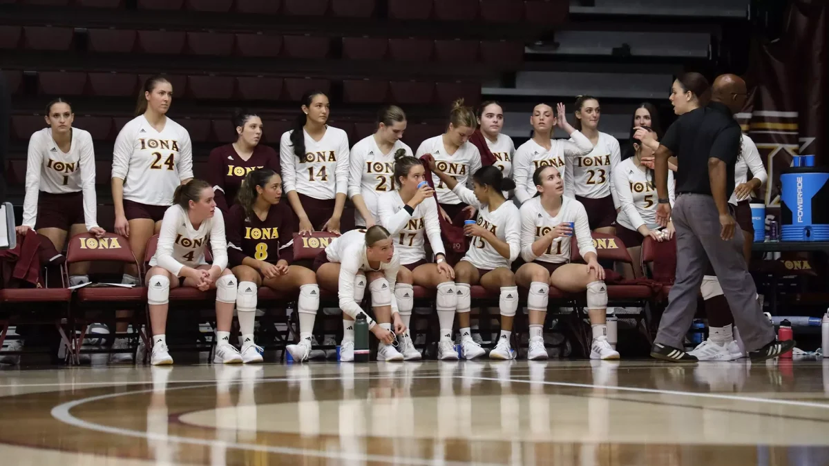 The Iona Gaels’ volleyball team achieved a final record of 10-20 by the end of the season.