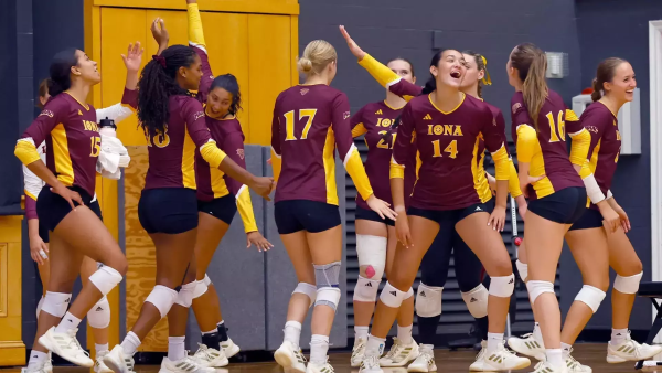 Women’s Volleyball Off to Hot Start