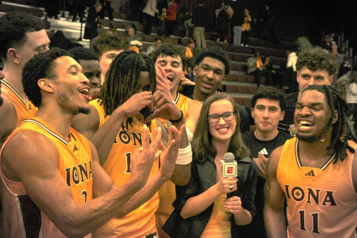 Men's Basketball Goes Undefeated in Pivotal Games