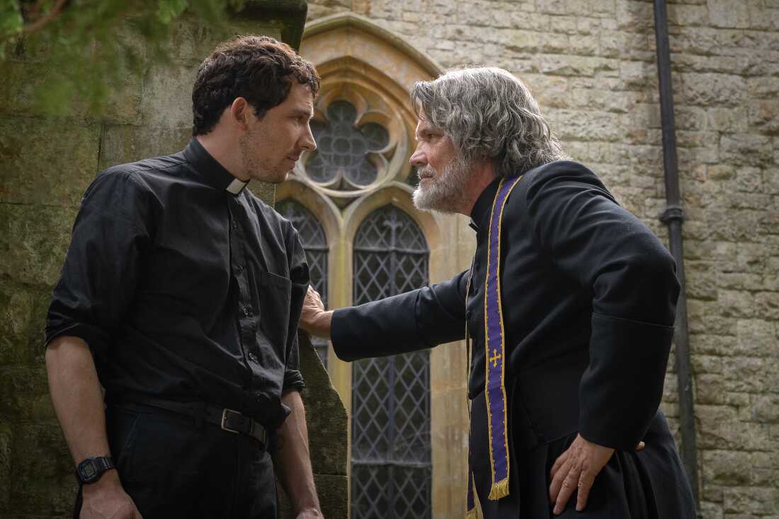 Wake Up Dead Man: A Knives Out Mystery. (L-R) Josh O’Connor and Josh Brolin in Wake Up Dead Man: A Knives Out Mystery. Cr. John Wilson/Netflix © 2025
